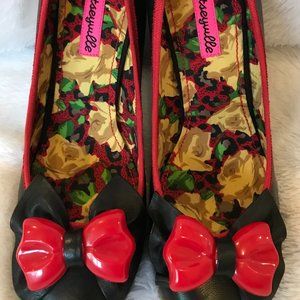 Betsyville black heals with red bow